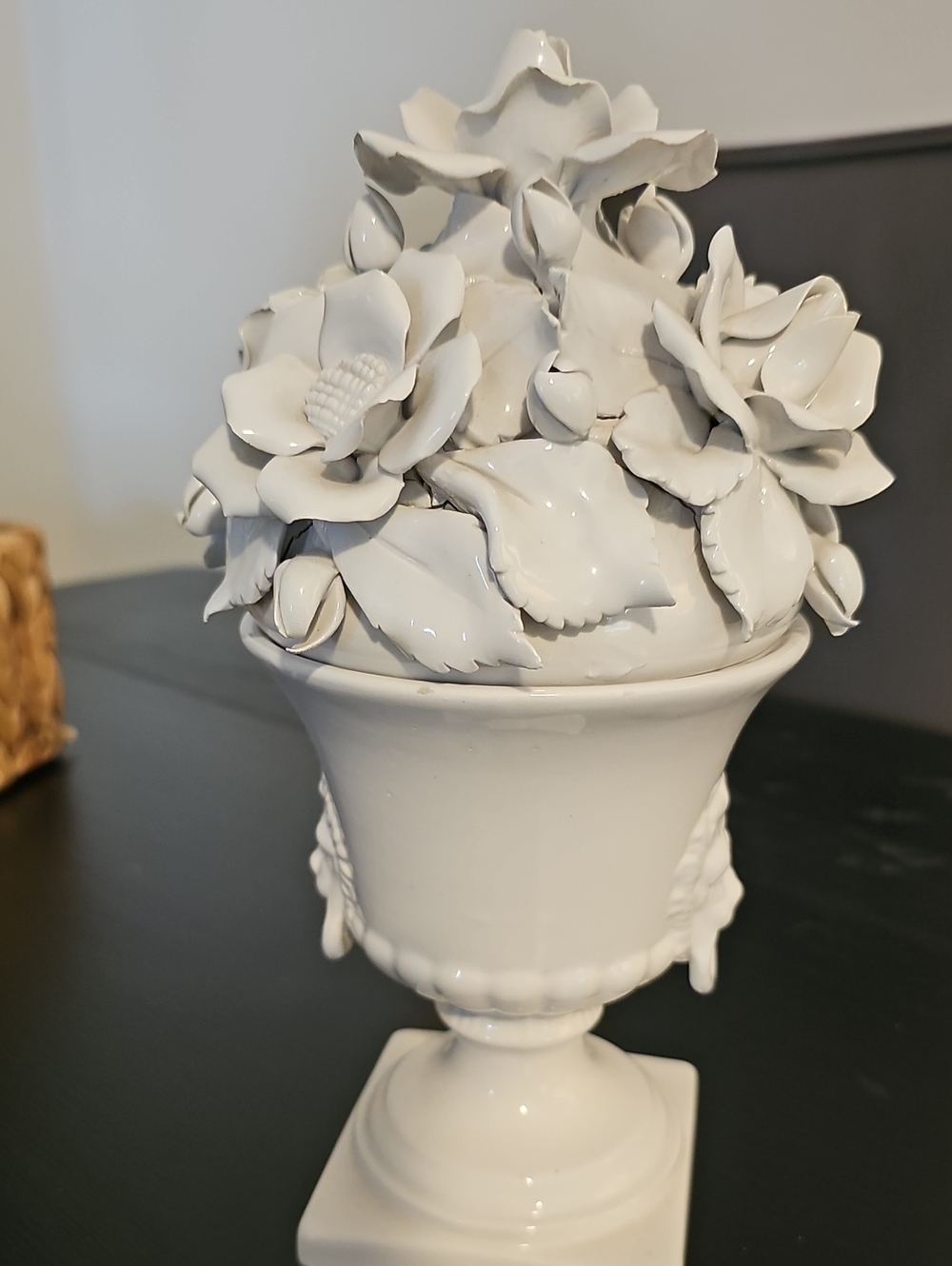 Ardalt Fiori-Bianco Floral Urn Jar Italy White Vintage Lion Head Size OS OS